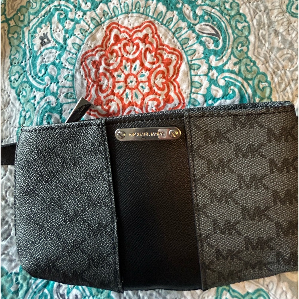 Michael Kors crossbody or Fannie pac